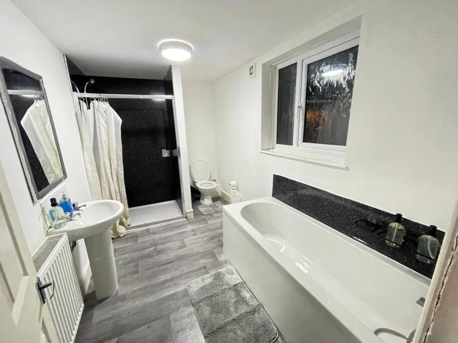 30 Percent Off Weekly Stays - 6 Bedroom House - 11 Beds Блэкпул Экстерьер фото