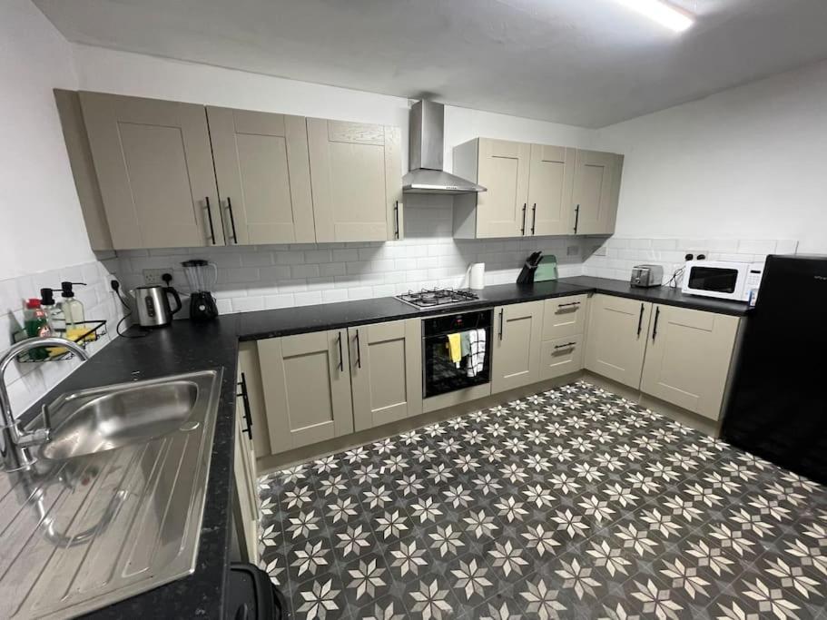 30 Percent Off Weekly Stays - 6 Bedroom House - 11 Beds Блэкпул Экстерьер фото